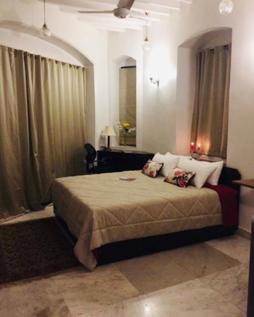 1 BHK Flat on Rent in Nepeansea Road - Taher Mansion